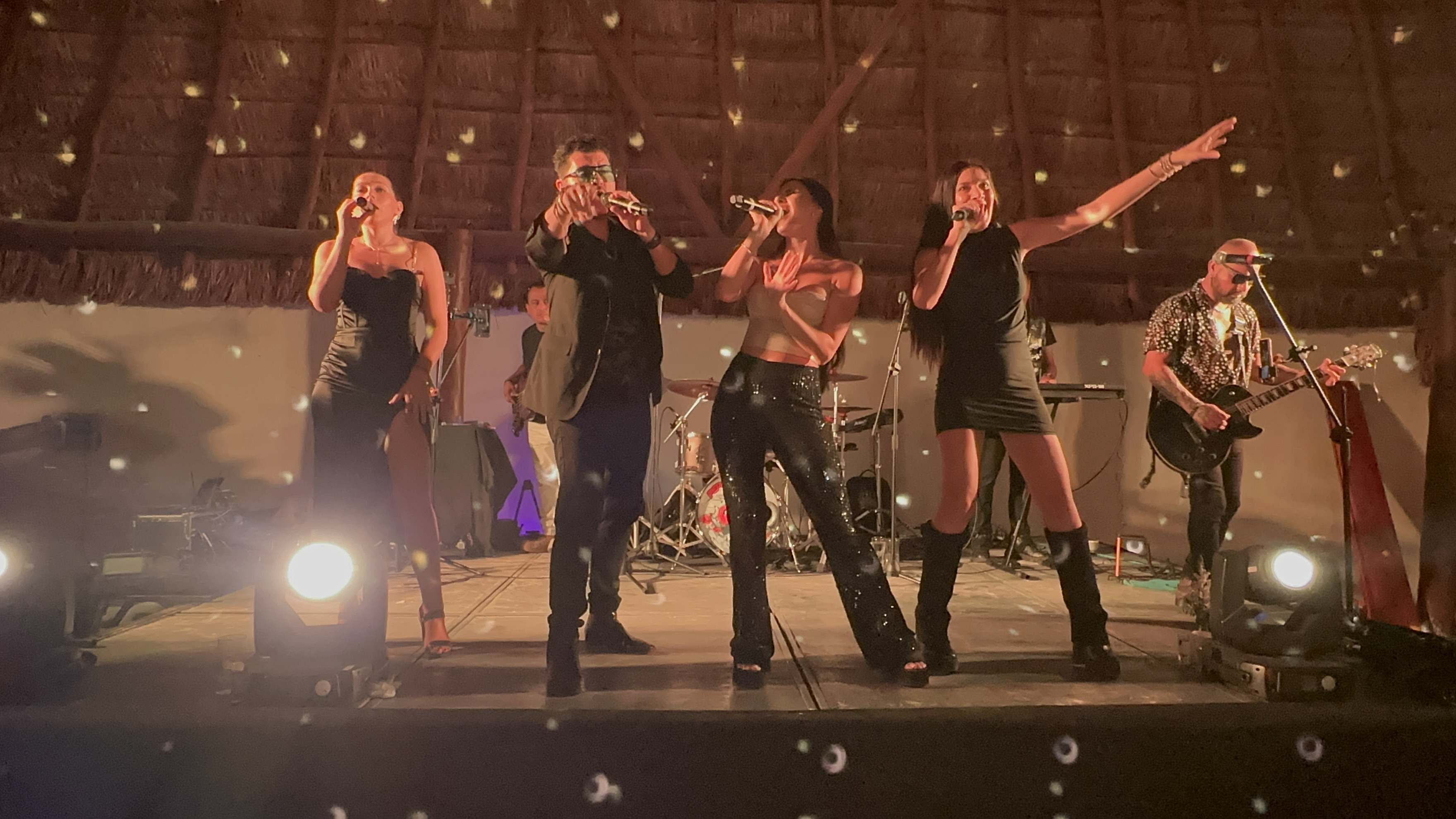 Grupos musicales para cenas de fin de año en Cancun — Cenas Fin de Año Acamayas