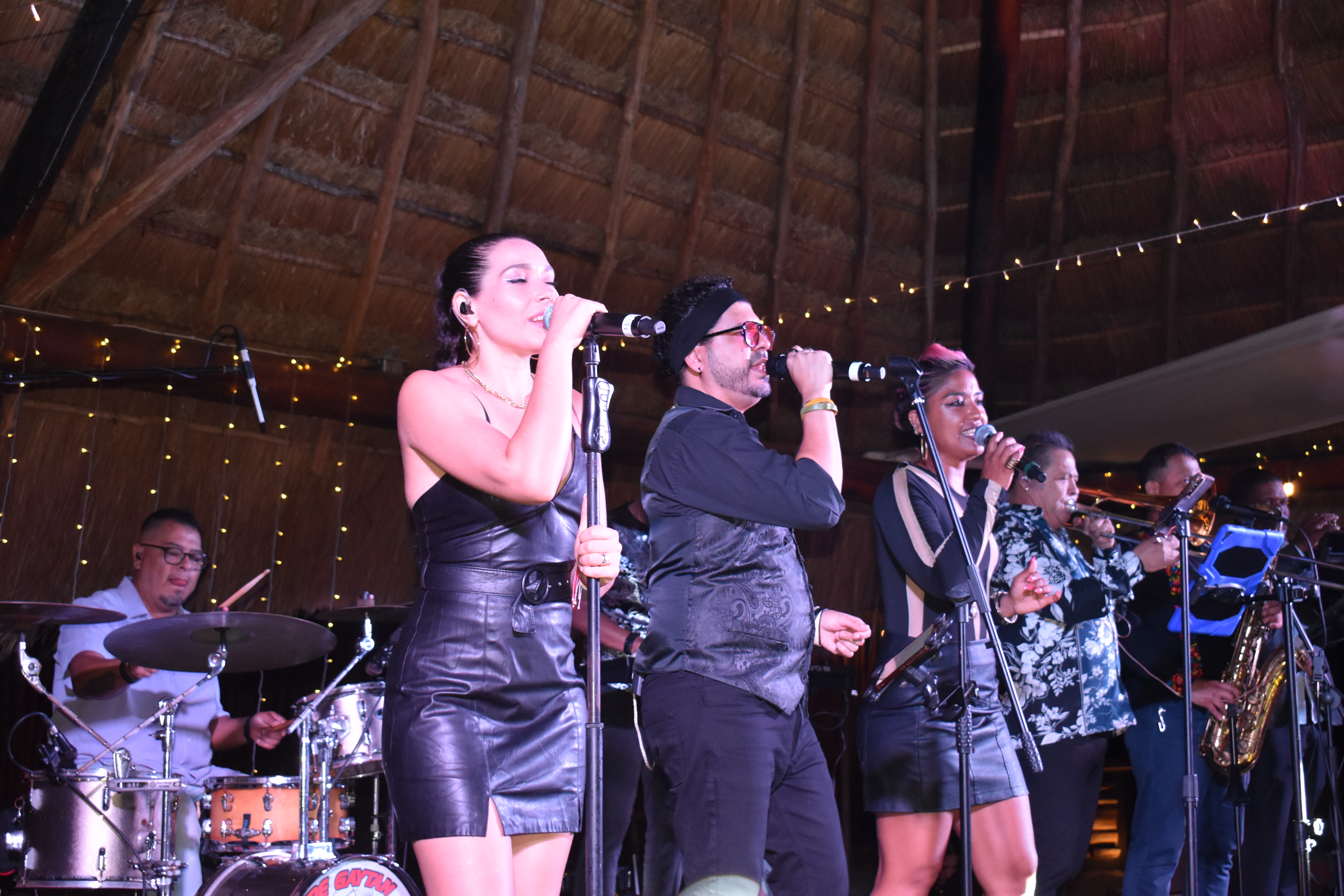 Grupos musicales para cenas de fin de año en Cancun — Cenas Fin de Año Blue Venado
