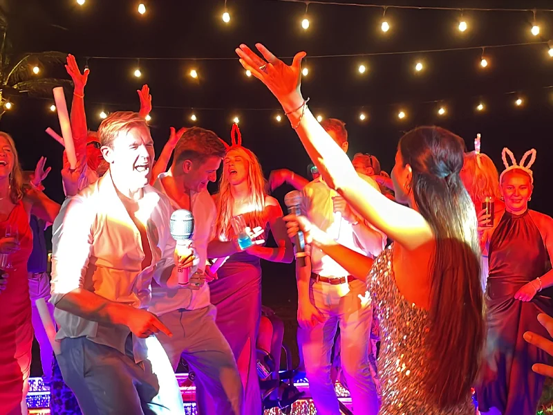 Grupo versatil para bodas cancun tocando en Iberostar Selection Cancun