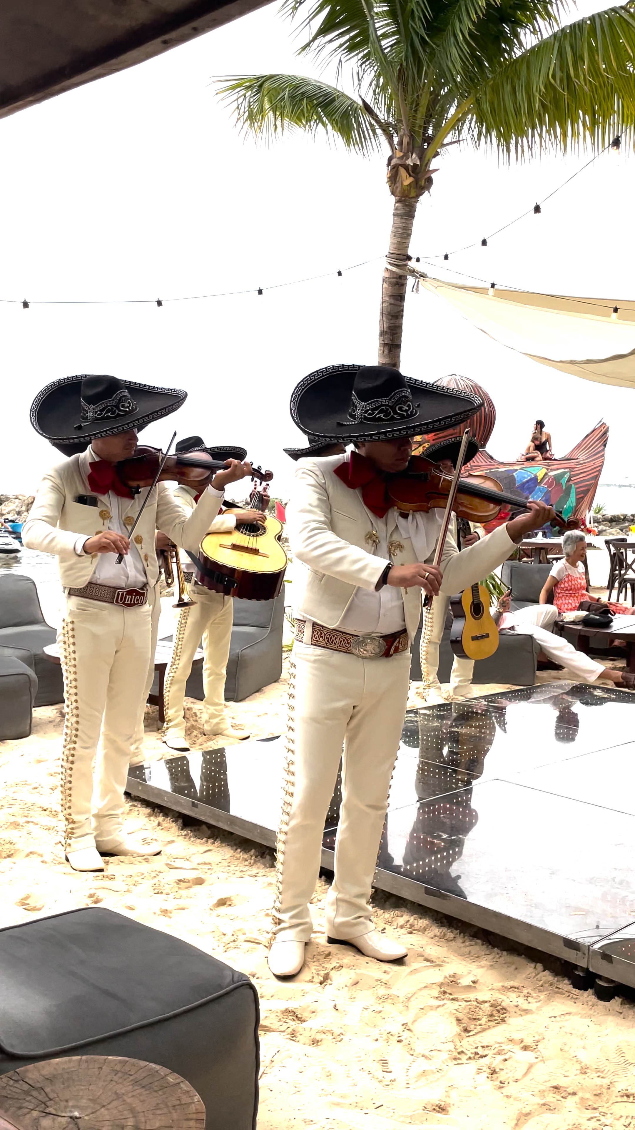 Mariachi en Cancún — Mariachi Bungalow Beach Cancun