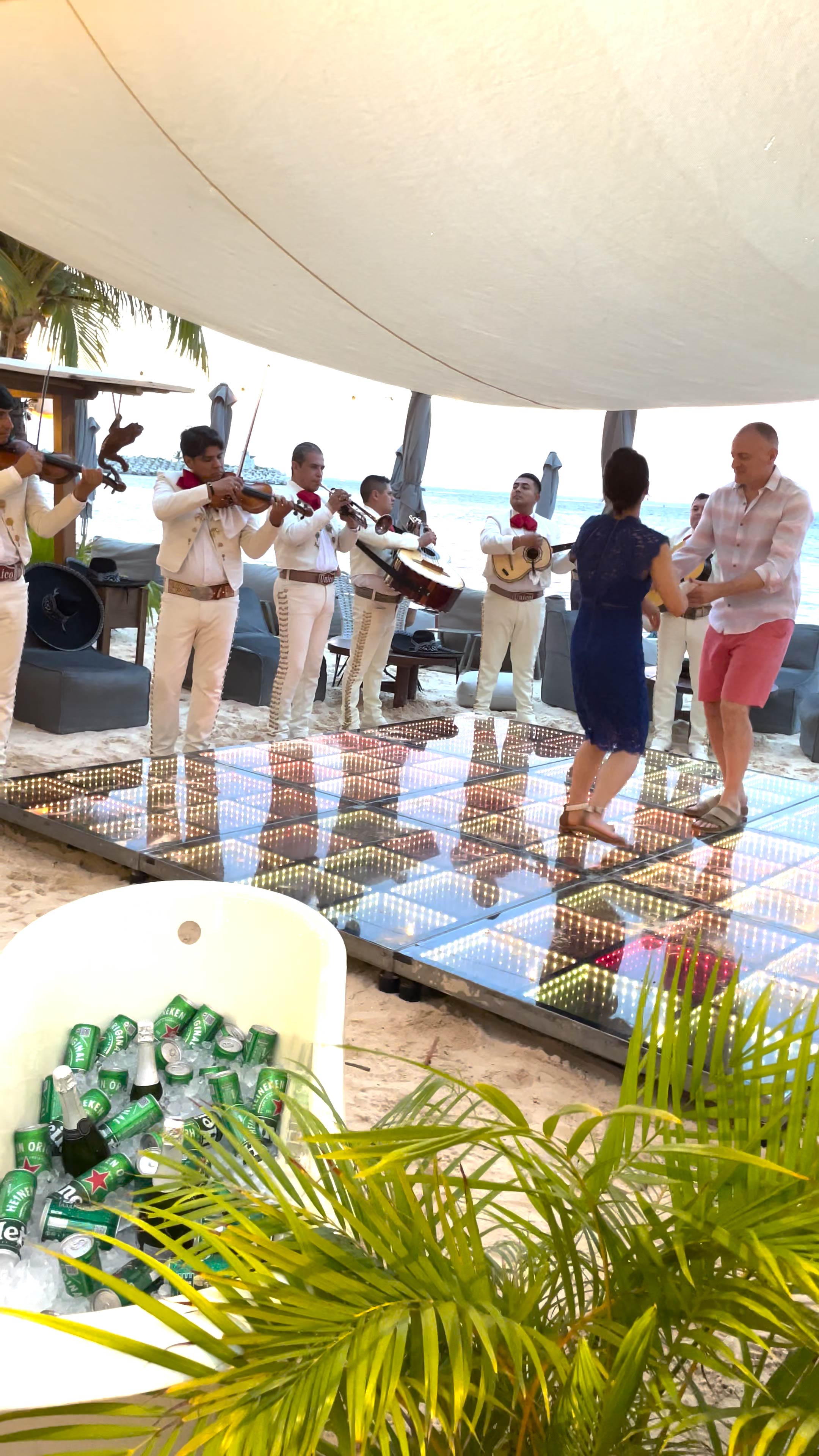 Mariachi en Cancún — Mariachi Bungalow Beach Cancun
