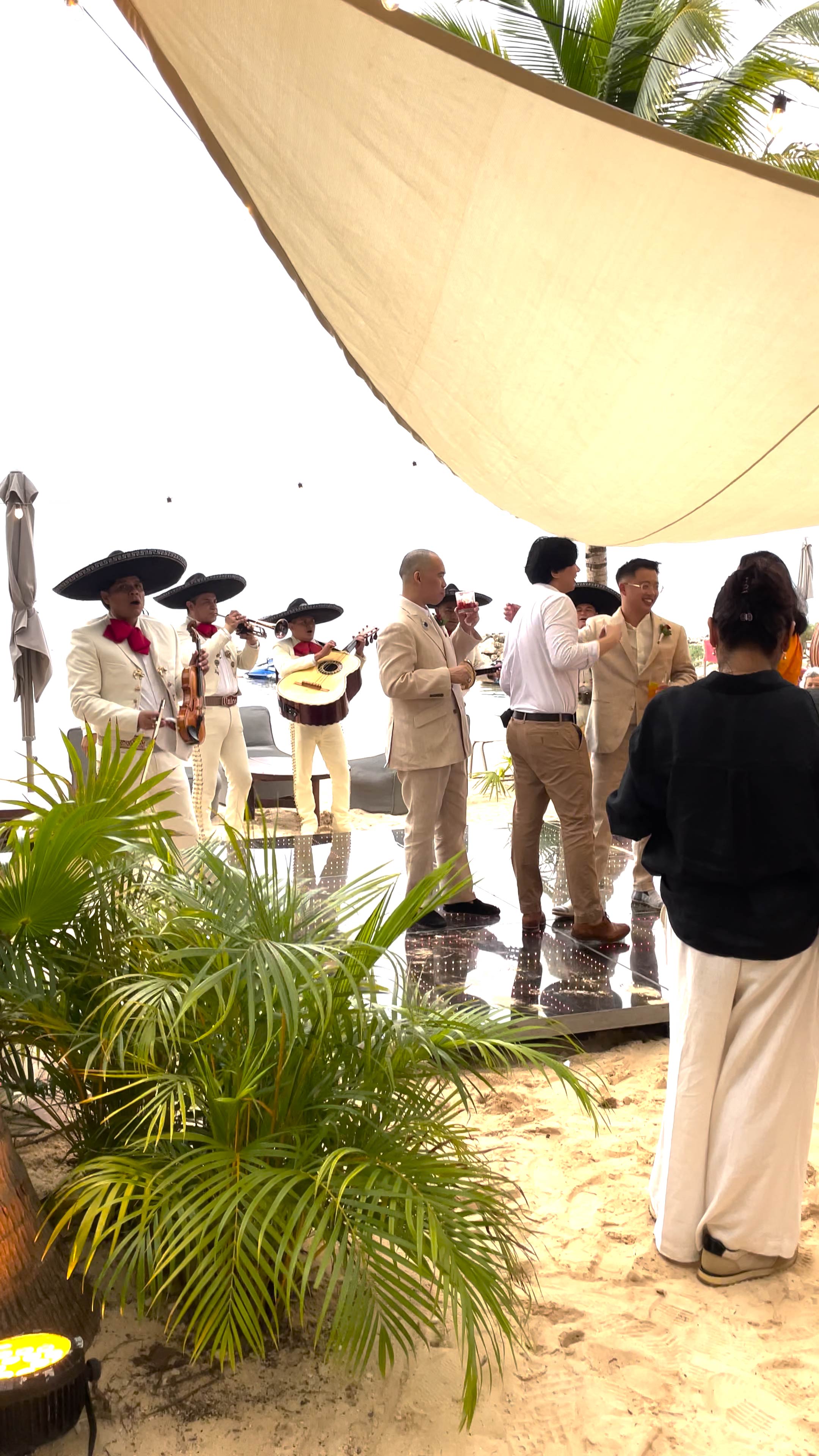 Mariachi en Cancún — Mariachi Bungalow Beach Cancun