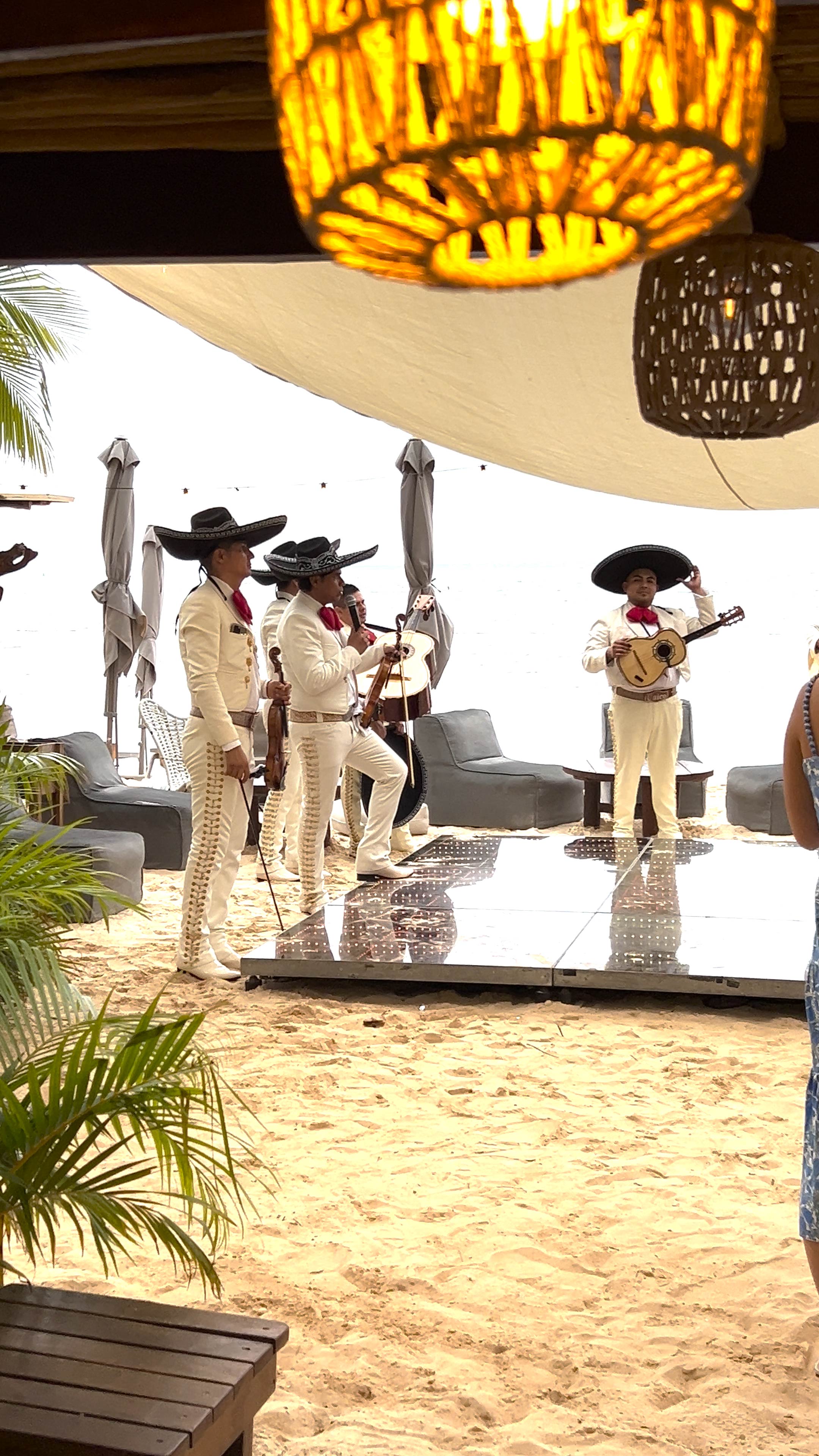 Mariachi en Cancún — Mariachi Bungalow Beach Cancun