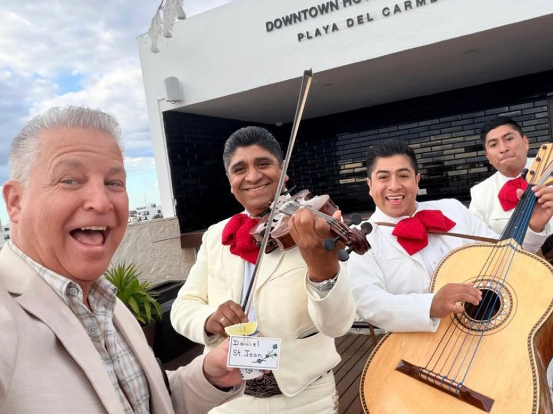 Mariachi en Cancún — Mariachi Downtown Hotel Playa del Carmen
